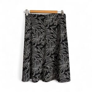 DRESSBARN Women’s Large Black and Cream with a textured  Leaf Print Skirt